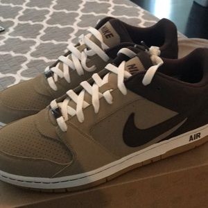 Sneakers. Nike Air Prestige II